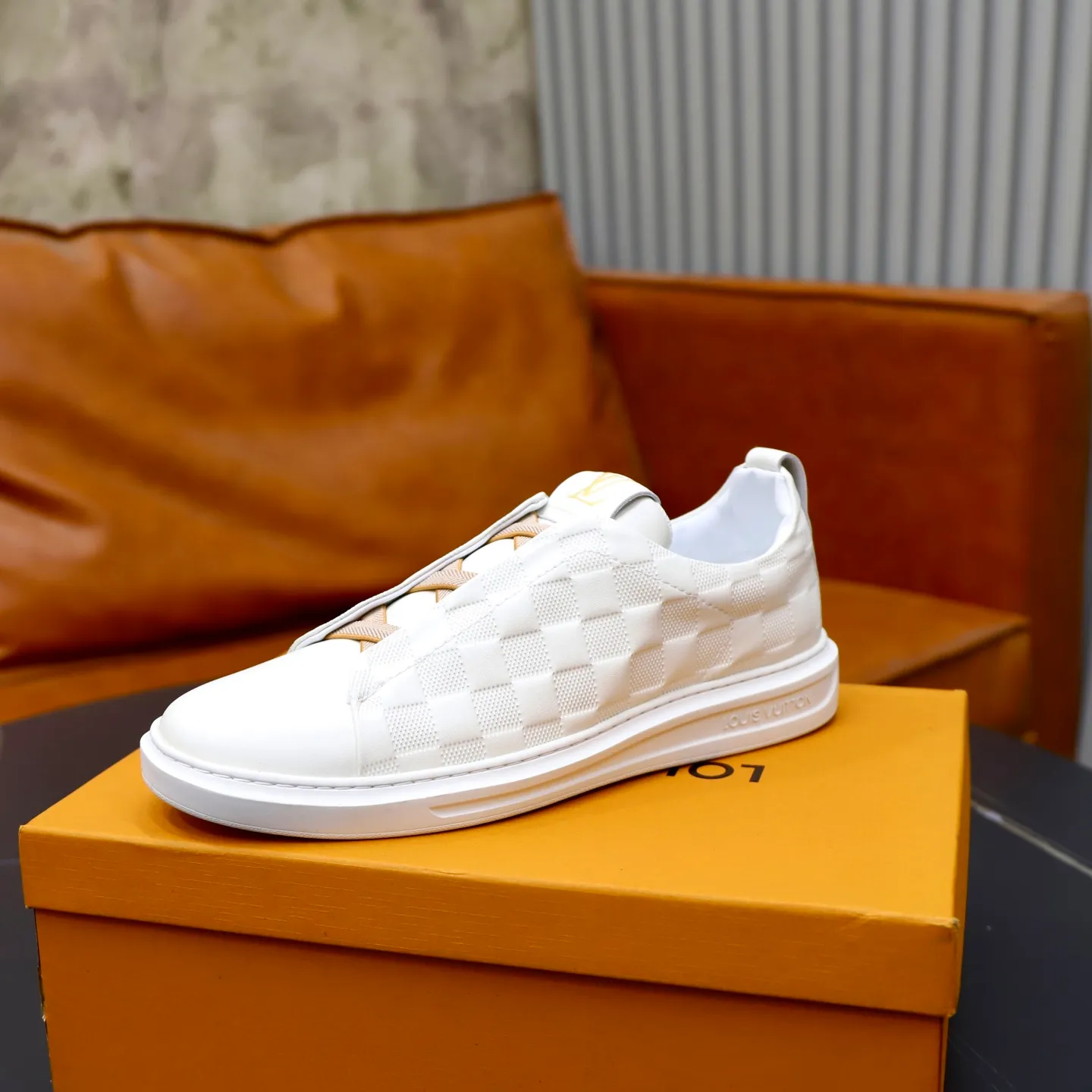Ex-factory price: 442💰🙅‍♂️🙅‍♂️🙅‍♂️ Brand: LV Louis Vuitton Standard code: 38-44 (45 customized) Grade: Same as the official website Material: Original cowhide material stitching Comfortable and breathable sheepskin lining Lightweight and wear-resistant sports outsole Style category: Men's fashionable casual shoes Running sneakers Distinguished luxury brand elements Top luxury color: actual picture color